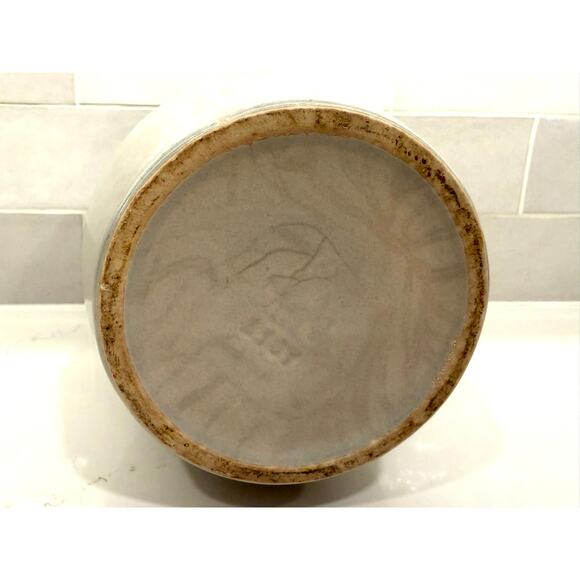 Vintage Pfaltzgraff Yorktowne Stoneware Large Pitcher - Picture 9 of 10